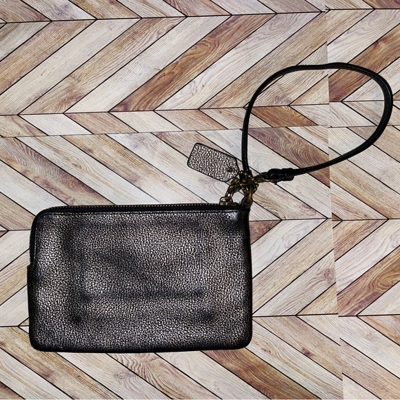 Coach wristlet - Picture 4 of 6